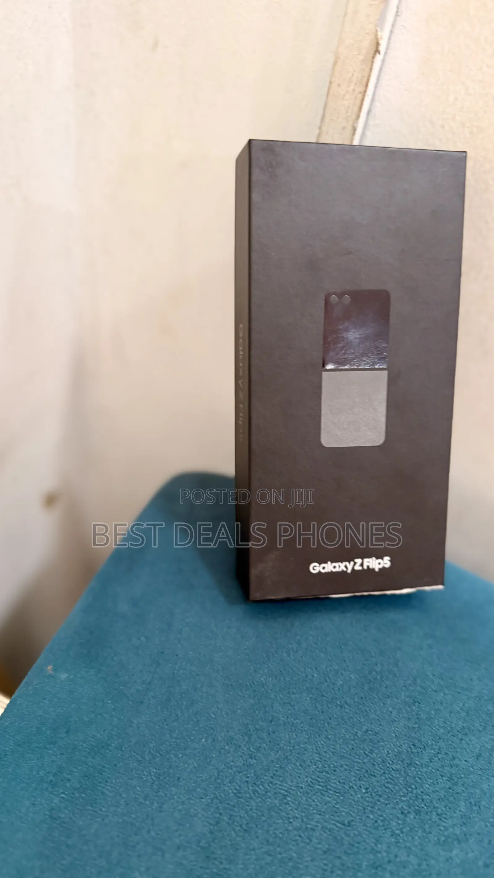 New Samsung Galaxy Z Flip5 256 GB Gold