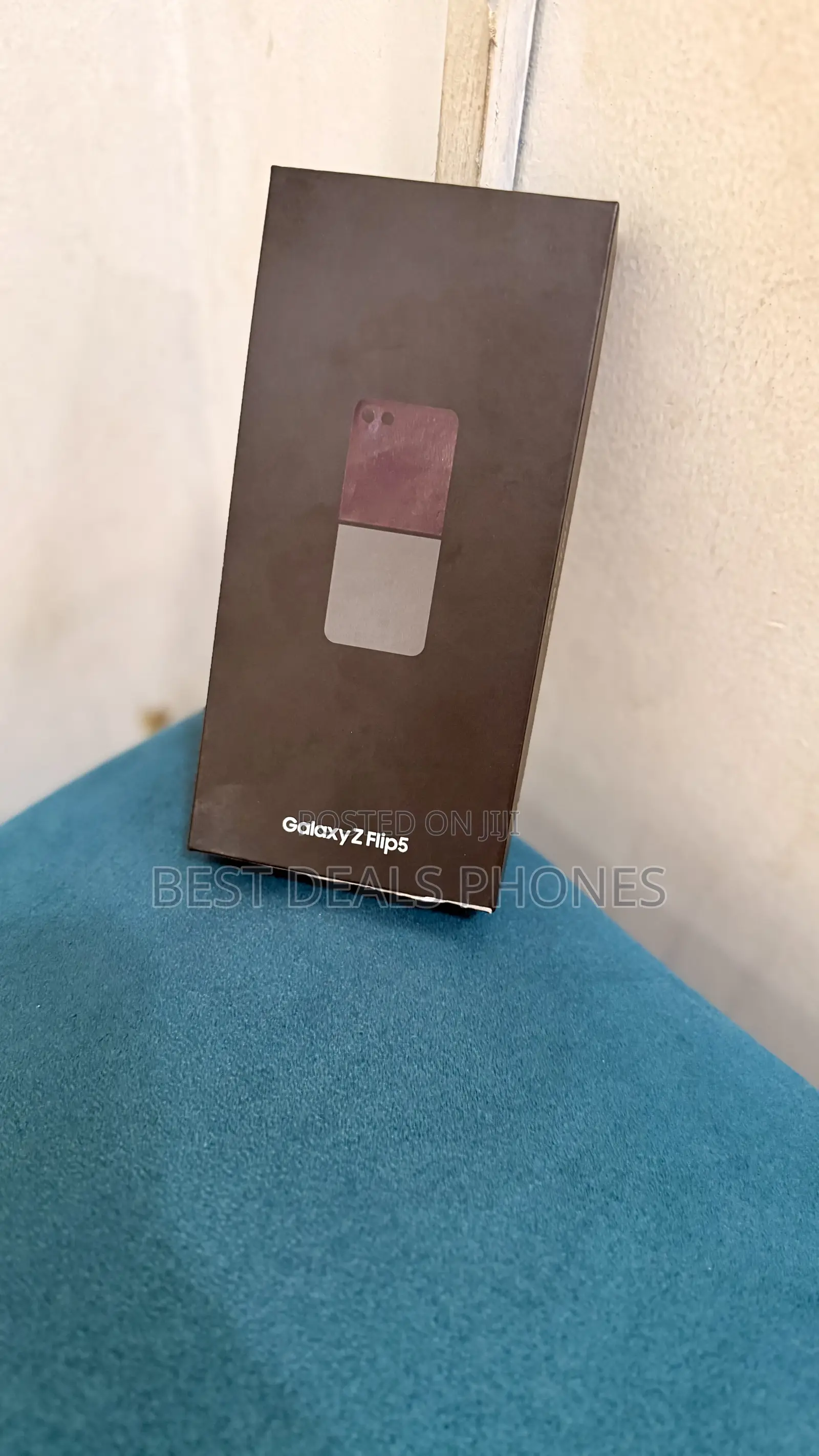 New Samsung Galaxy Z Flip5 256 GB Gold