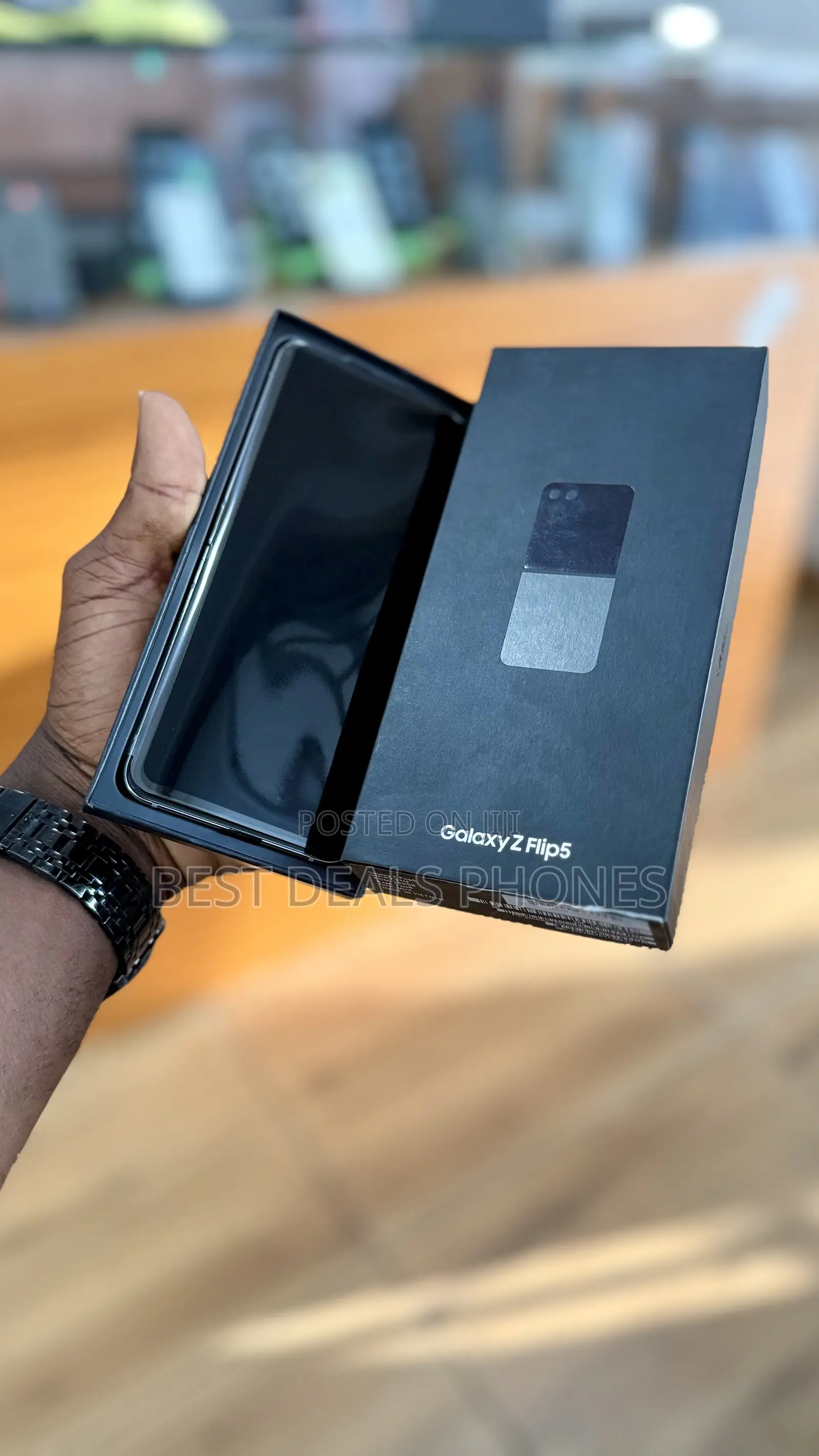 New Samsung Galaxy Z Flip 5 256 GB Gold