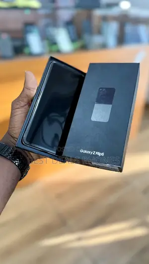 New Samsung Galaxy Z Flip 5 256 GB Gold