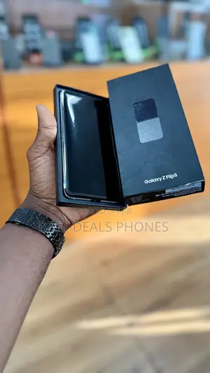New Samsung Galaxy Z Flip 5 256 GB Gold