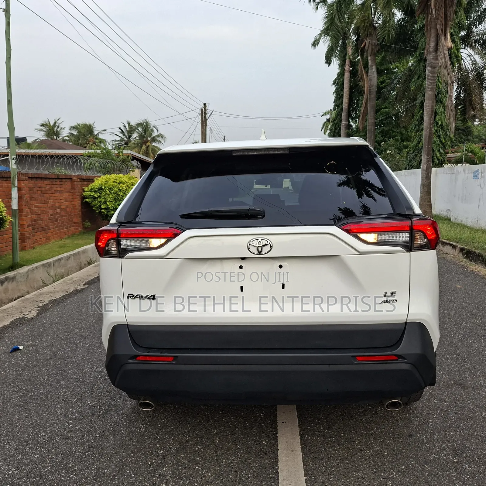 Toyota RAV4 LE 2022 White