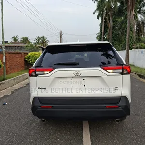 Toyota RAV4 LE 2022 White