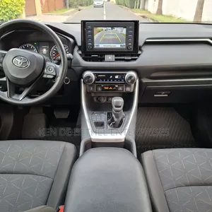 Toyota RAV4 LE 2022 White