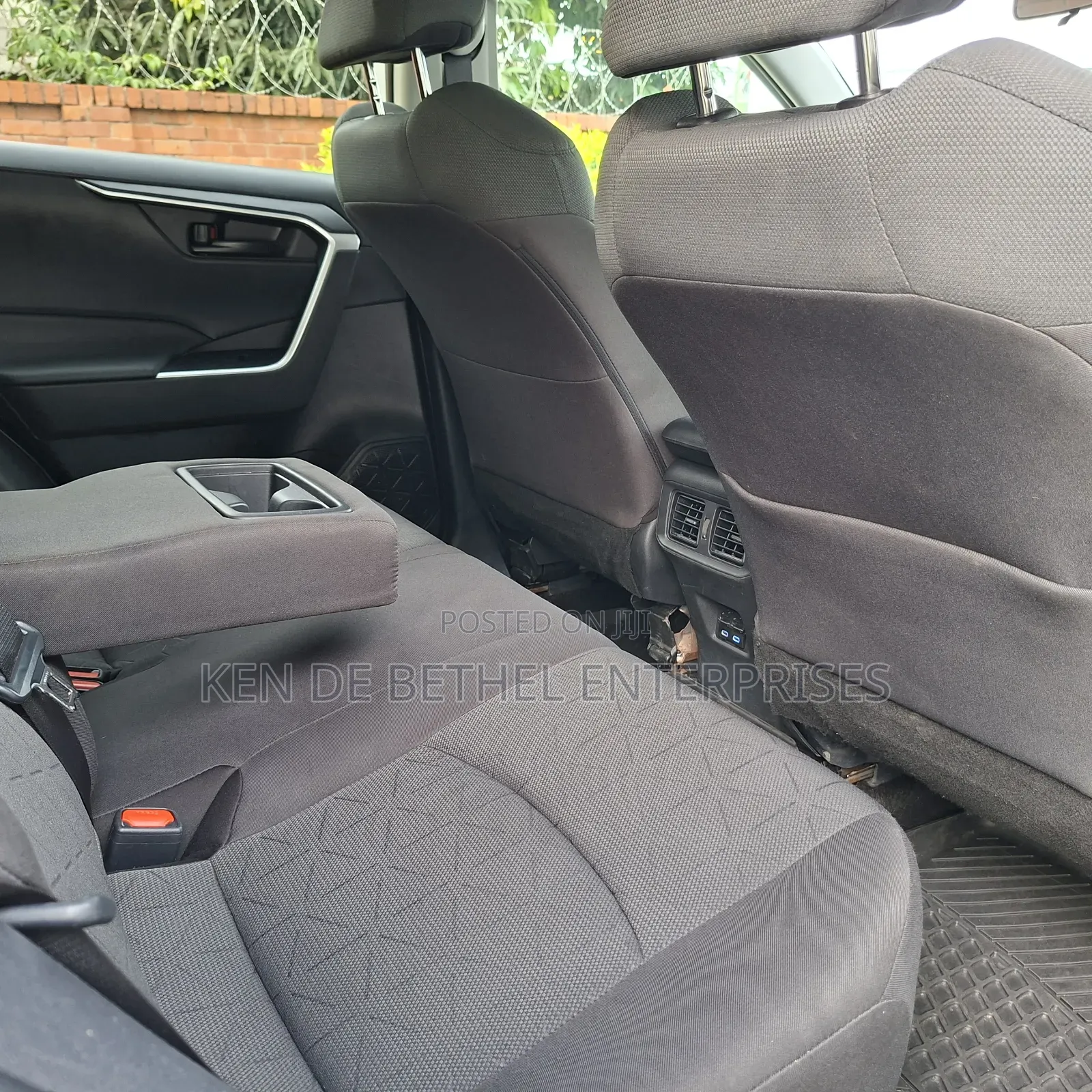 Toyota RAV4 LE 2022 White
