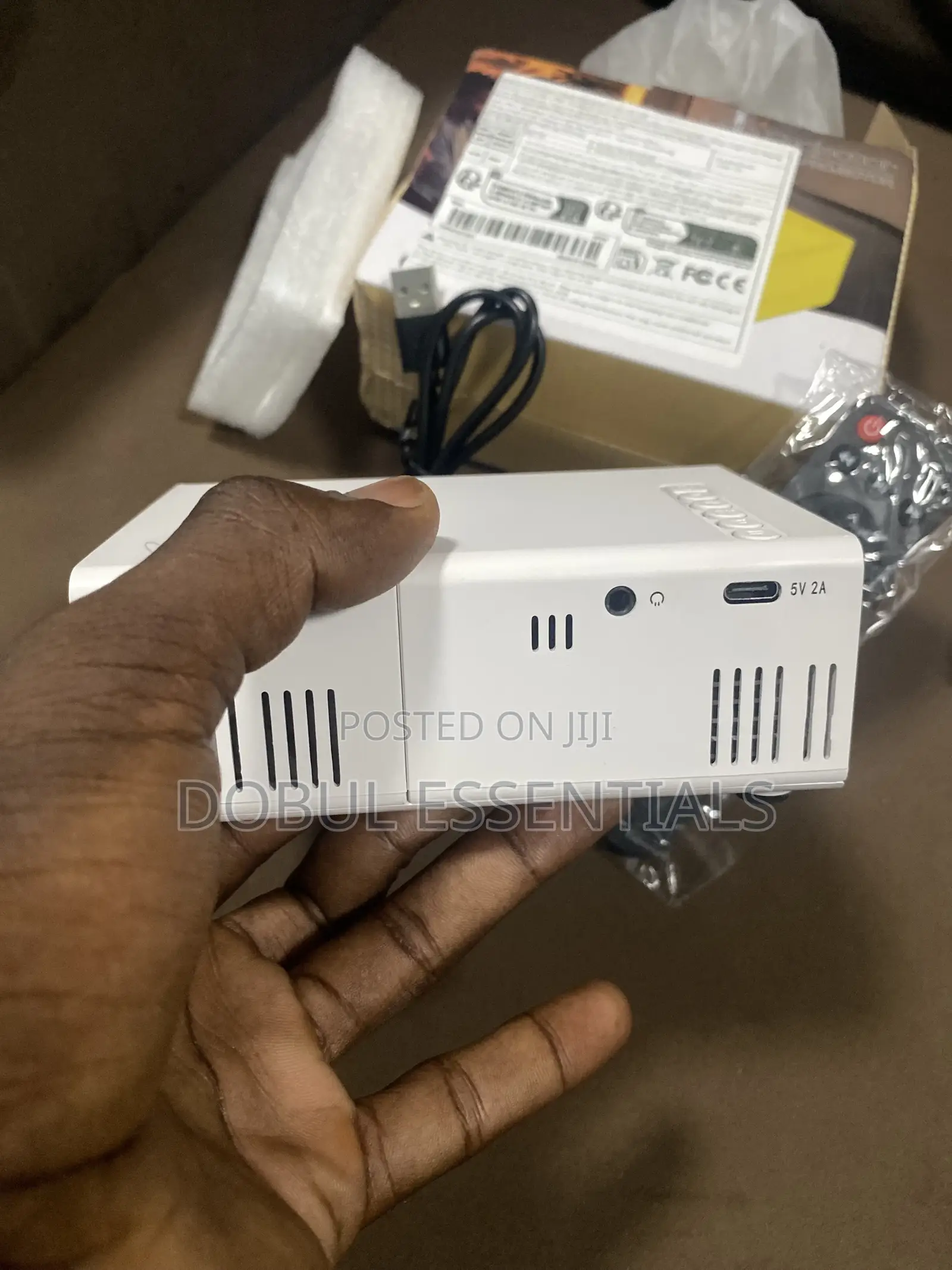 Mini Projector With Inbuilt Speaker, Hdmi and Usb Functions