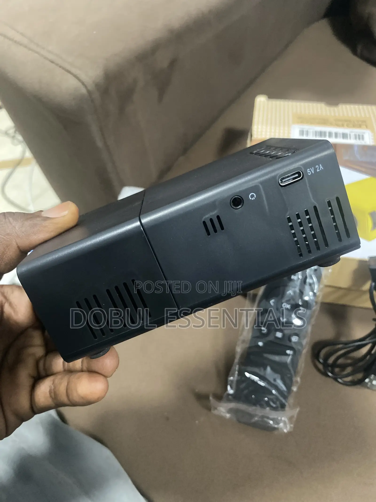 Mini Projector With Inbuilt Speaker, Hdmi and Usb Functions