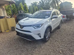 Toyota RAV4 Limited 4dr SUV AWD (2.5L 4cyl 6A) 2018 White