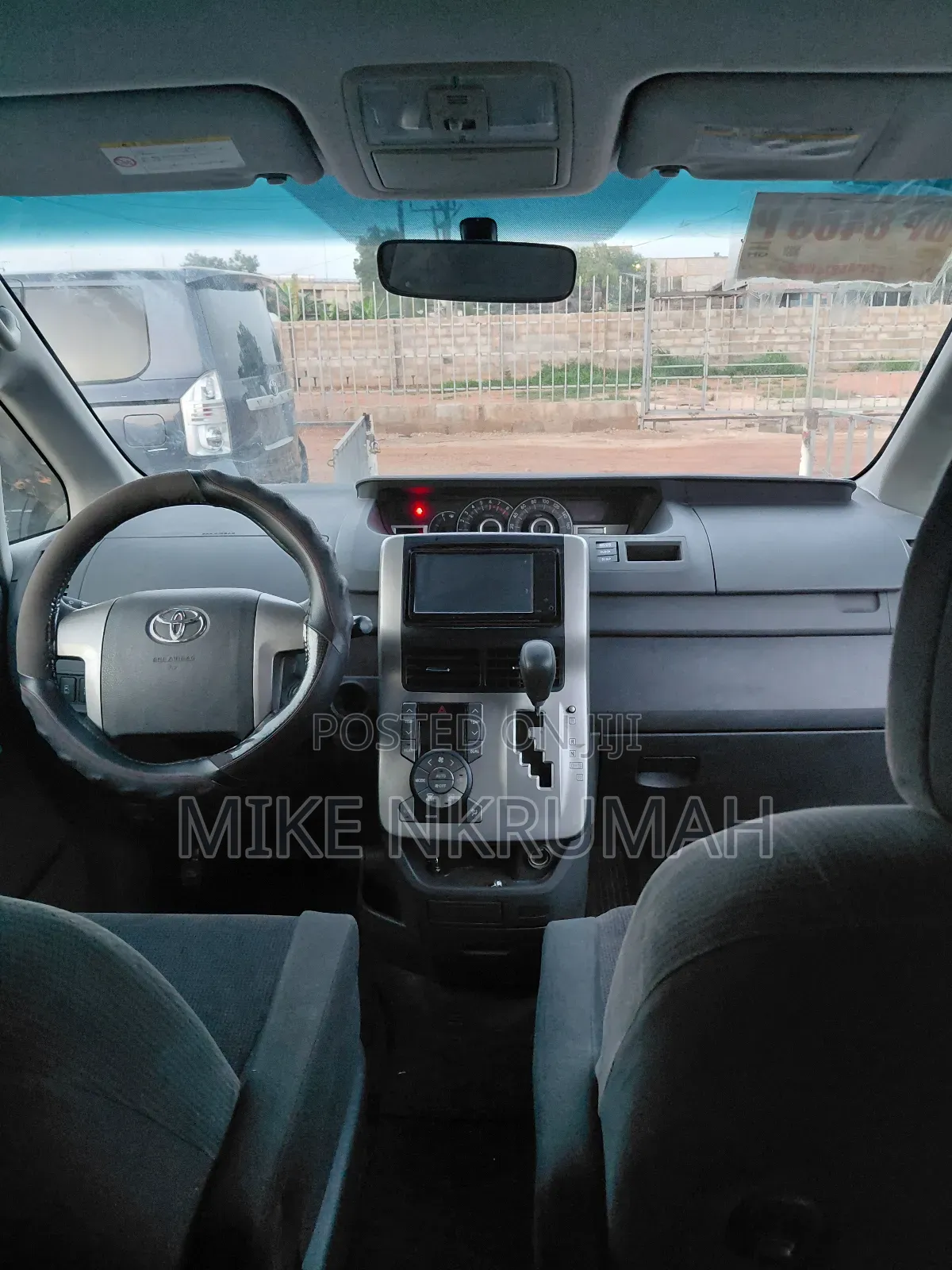 Toyota Voxy 2011 White