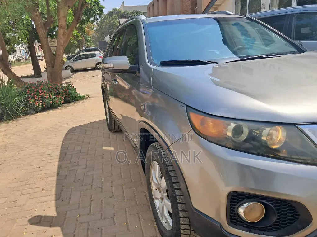 Kia Sorento LX 2011 Gray