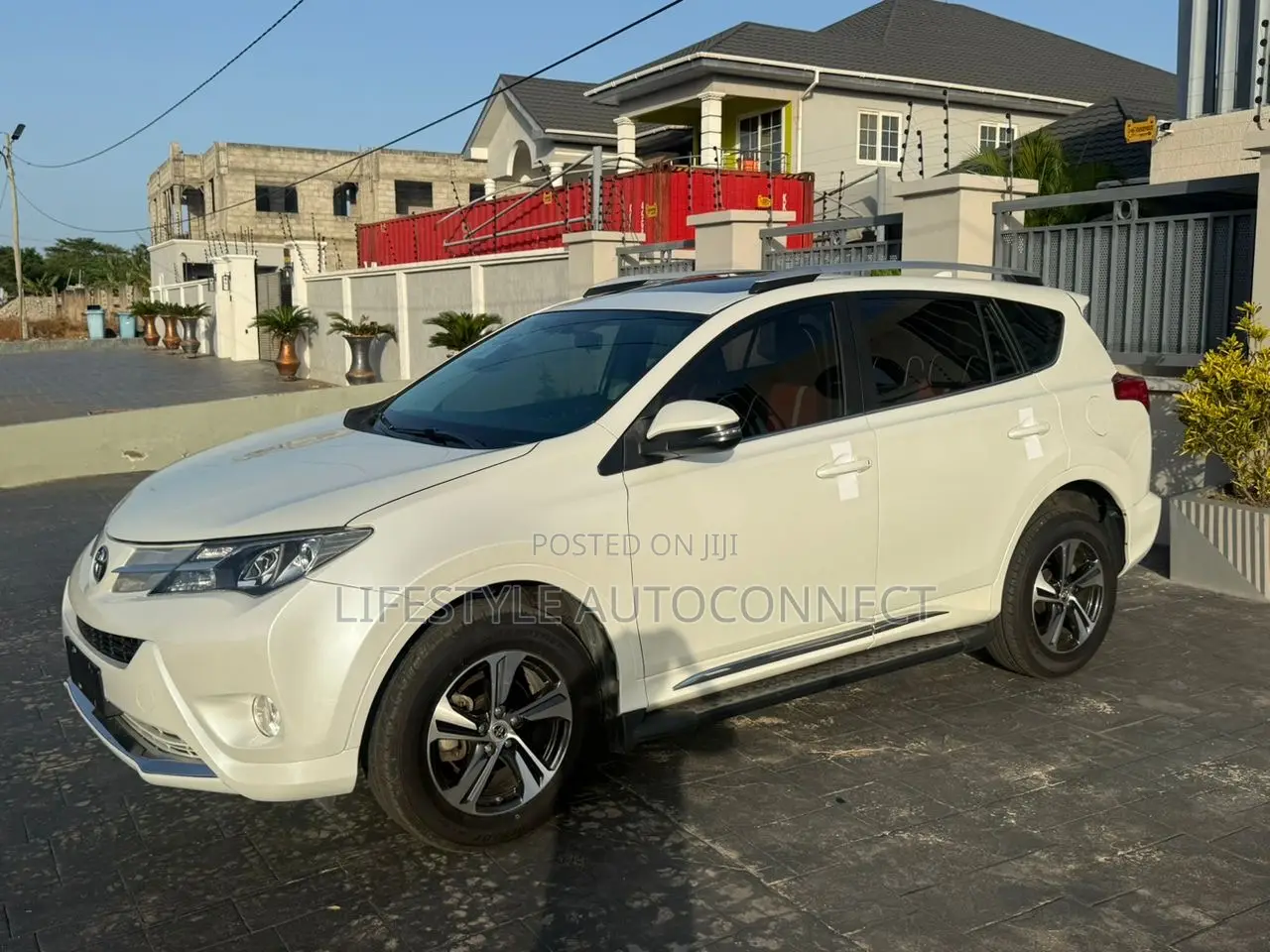 Toyota RAV4 XLE 4dr SUV (2.5L 4cyl 6A) 2015 White