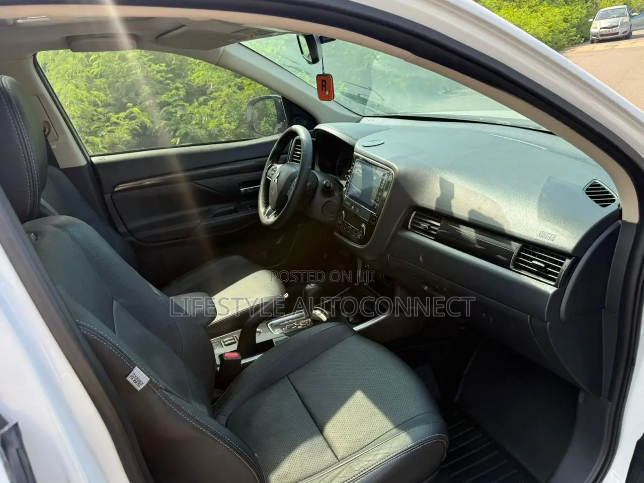 Mitsubishi Outlander 2018 White