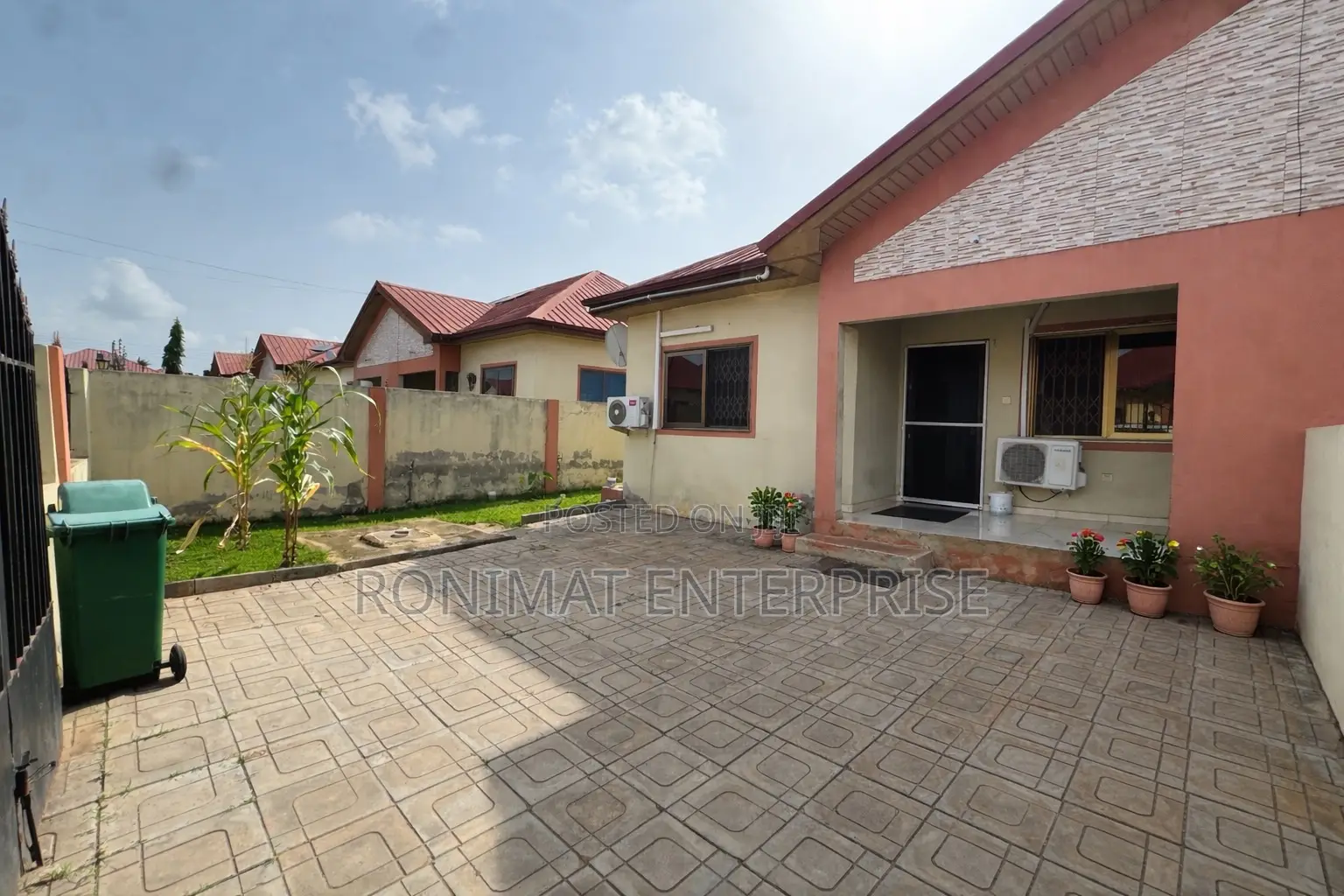 2bdrm House in Lake Side Estate for sale