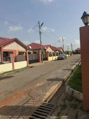 2bdrm House in Lake Side Estate for sale