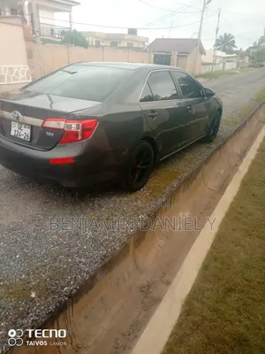 Toyota Camry Hybrid XLE 2012 Gray