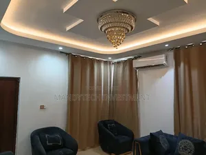 8bdrm Villa in Lake Side Estate for sale