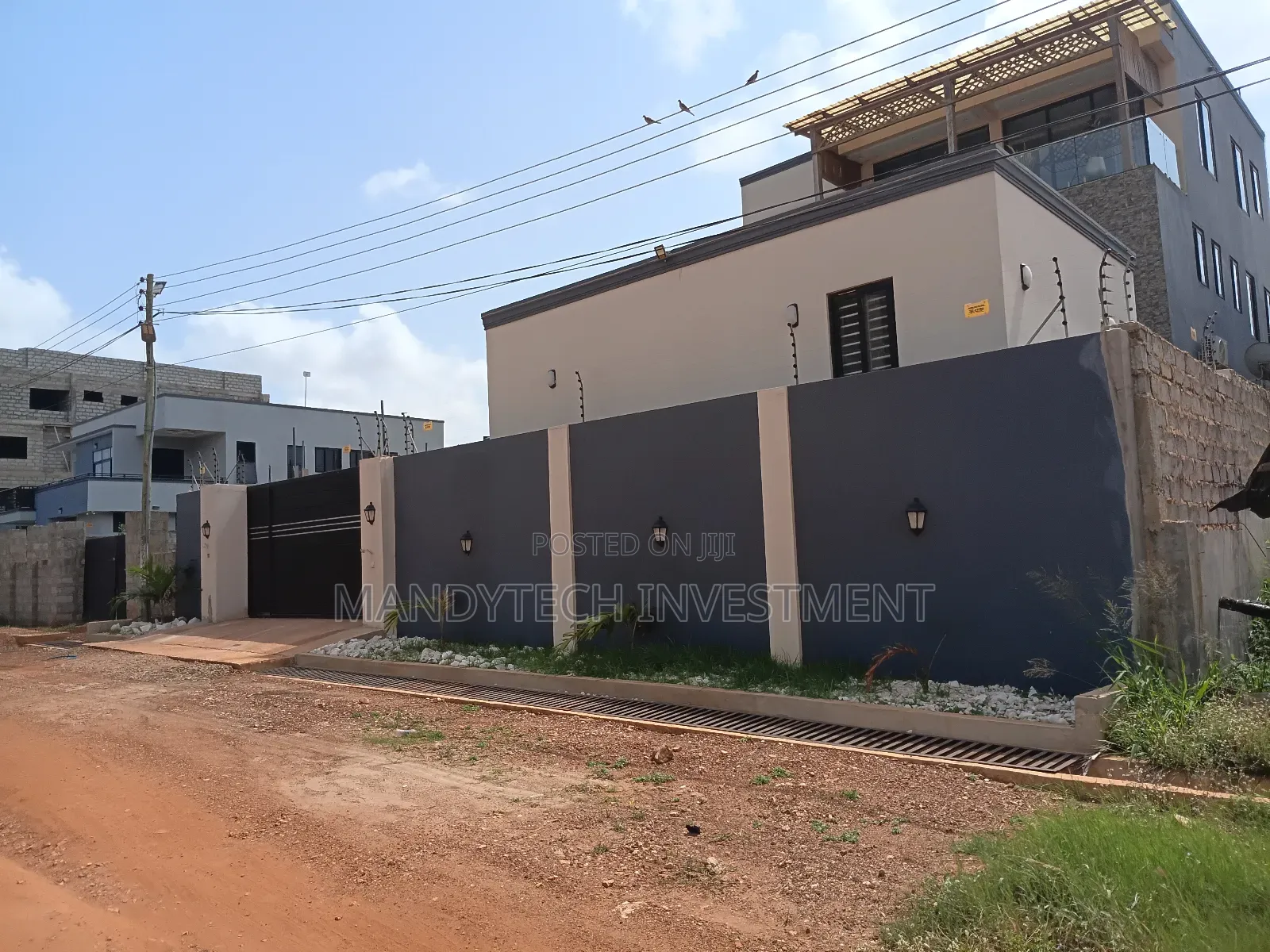 8bdrm Villa in Lake Side Estate for sale