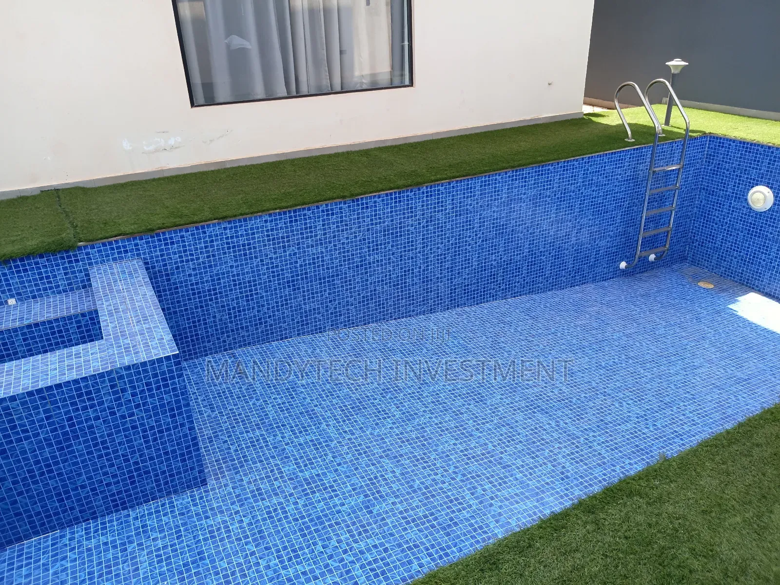 8bdrm Villa in Lake Side Estate for sale
