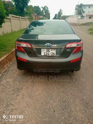 Toyota Camry Hybrid XLE 2012 Gray