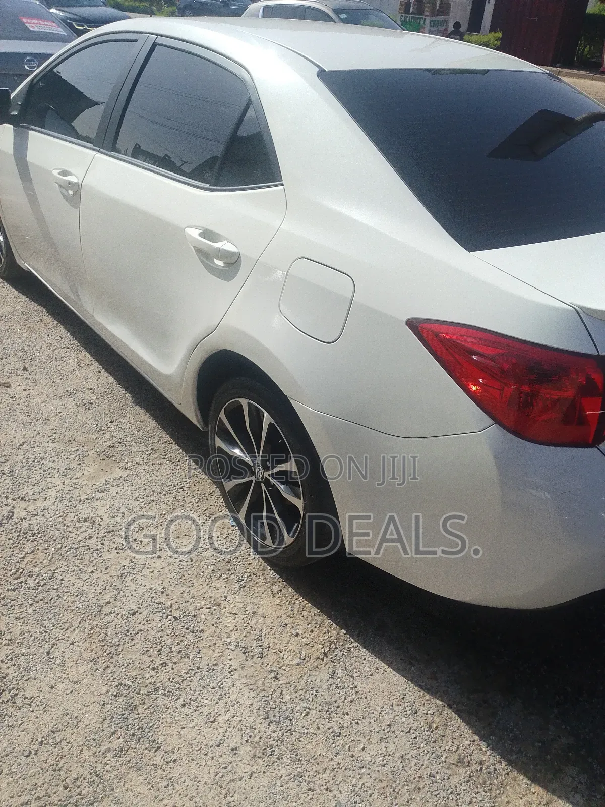 Toyota Corolla SE (1.8L 4cyl 6M) 2019 White