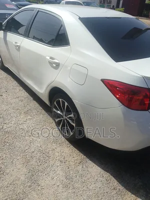 Toyota Corolla SE (1.8L 4cyl 6M) 2019 White