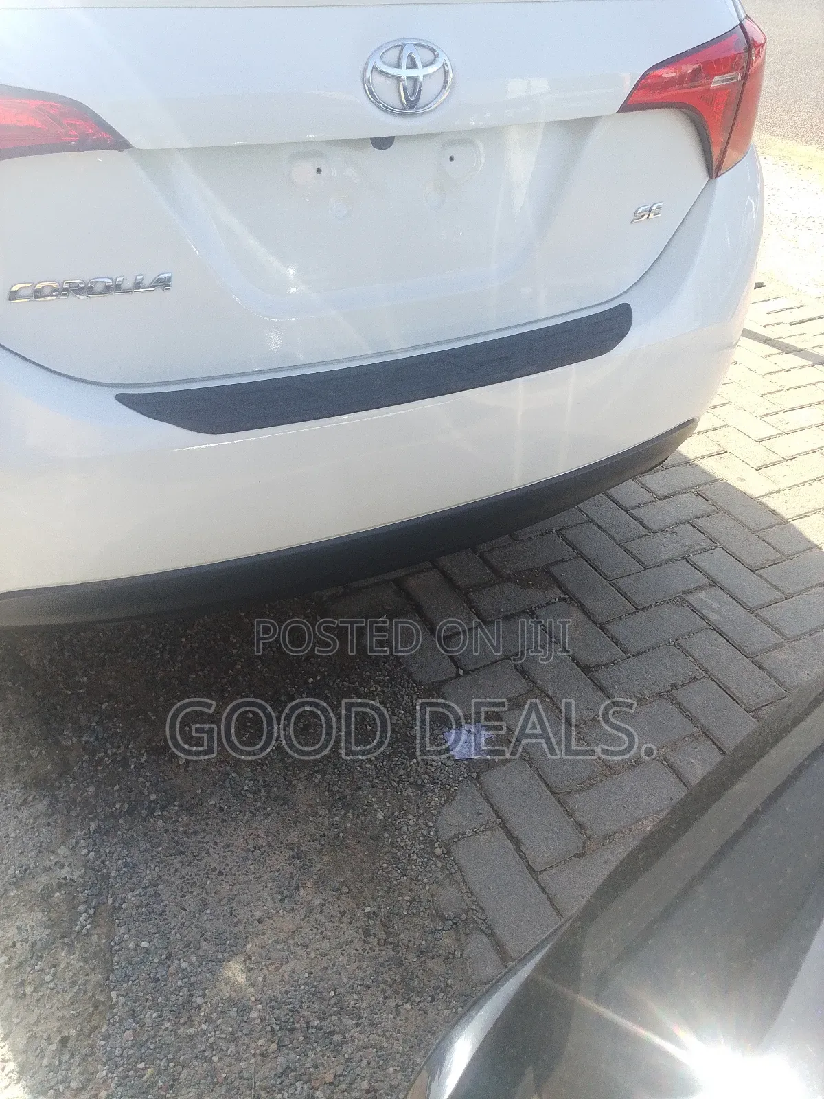 Toyota Corolla SE (1.8L 4cyl 6M) 2019 White
