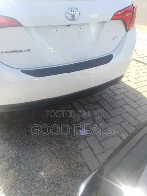 Toyota Corolla SE (1.8L 4cyl 6M) 2019 White