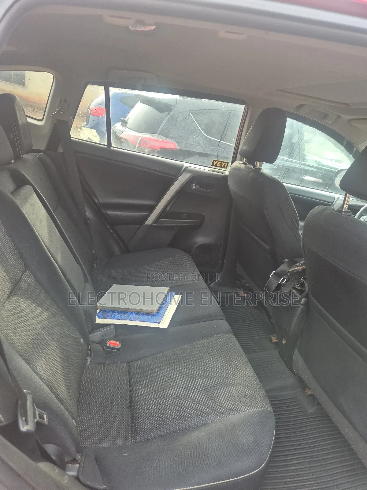 Toyota RAV4 XLE AWD (2.5L 4cyl 6A) 2017 Red