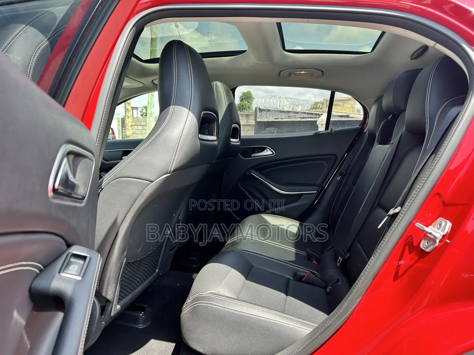 Mercedes-Benz GLA-Class GLA200 Sport Utility 4-Door (2.0L, 4cyl Turbo)