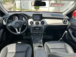 Mercedes-Benz GLA-Class GLA200 Sport Utility 4-Door (2.0L, 4cyl Turbo)