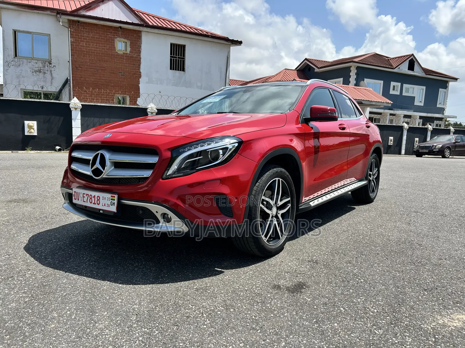 Mercedes-Benz GLA-Class GLA200 Sport Utility 4-Door (2.0L, 4cyl Turbo)