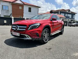 Mercedes-Benz GLA-Class GLA200 Sport Utility 4-Door (2.0L, 4cyl Turbo)