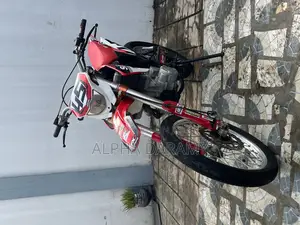 Suzuki 2022 Red