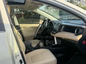 Toyota RAV4 XLE 4dr SUV (2.5L 4cyl 6A) 2015 White