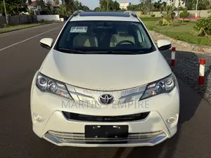 Toyota RAV4 XLE 4dr SUV (2.5L 4cyl 6A) 2015 White