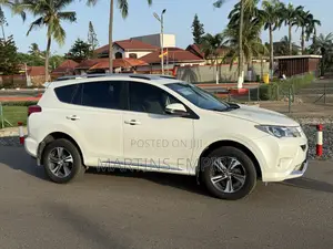 Toyota RAV4 XLE 4dr SUV (2.5L 4cyl 6A) 2015 White