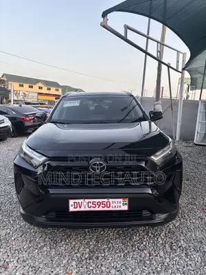 Toyota RAV4 XLE 2025 Black