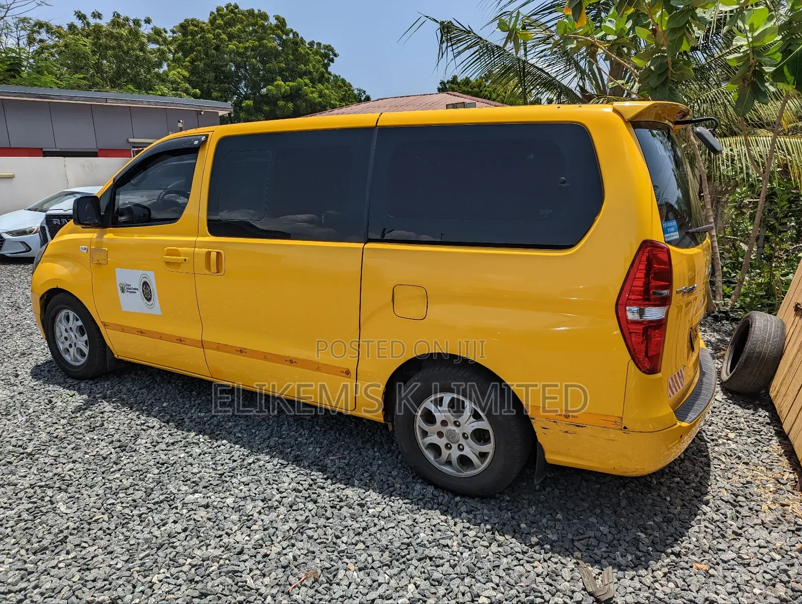 Hyundai Starex 2014 Yellow