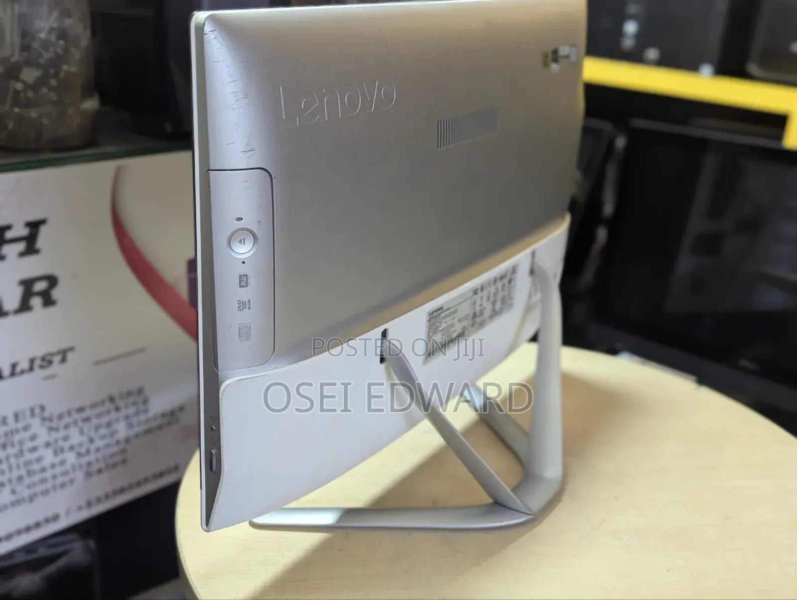 Desktop Computer Lenovo ideacentre 720 8GB Intel Core i5 SSD 256GB