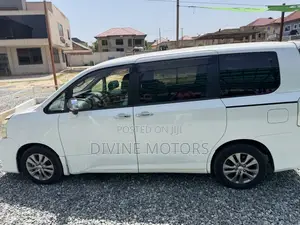 Toyota Voxy 2012 White