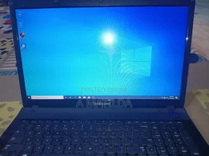 Laptop Samsung NP300E7A 4GB Intel Core i5 HDD 250GB