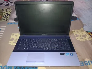 Laptop Samsung NP300E7A 4GB Intel Core i5 HDD 250GB