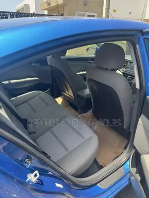Hyundai Elantra SE Sedan FWD (2.0L 4cyl 6M) 2017 Blue