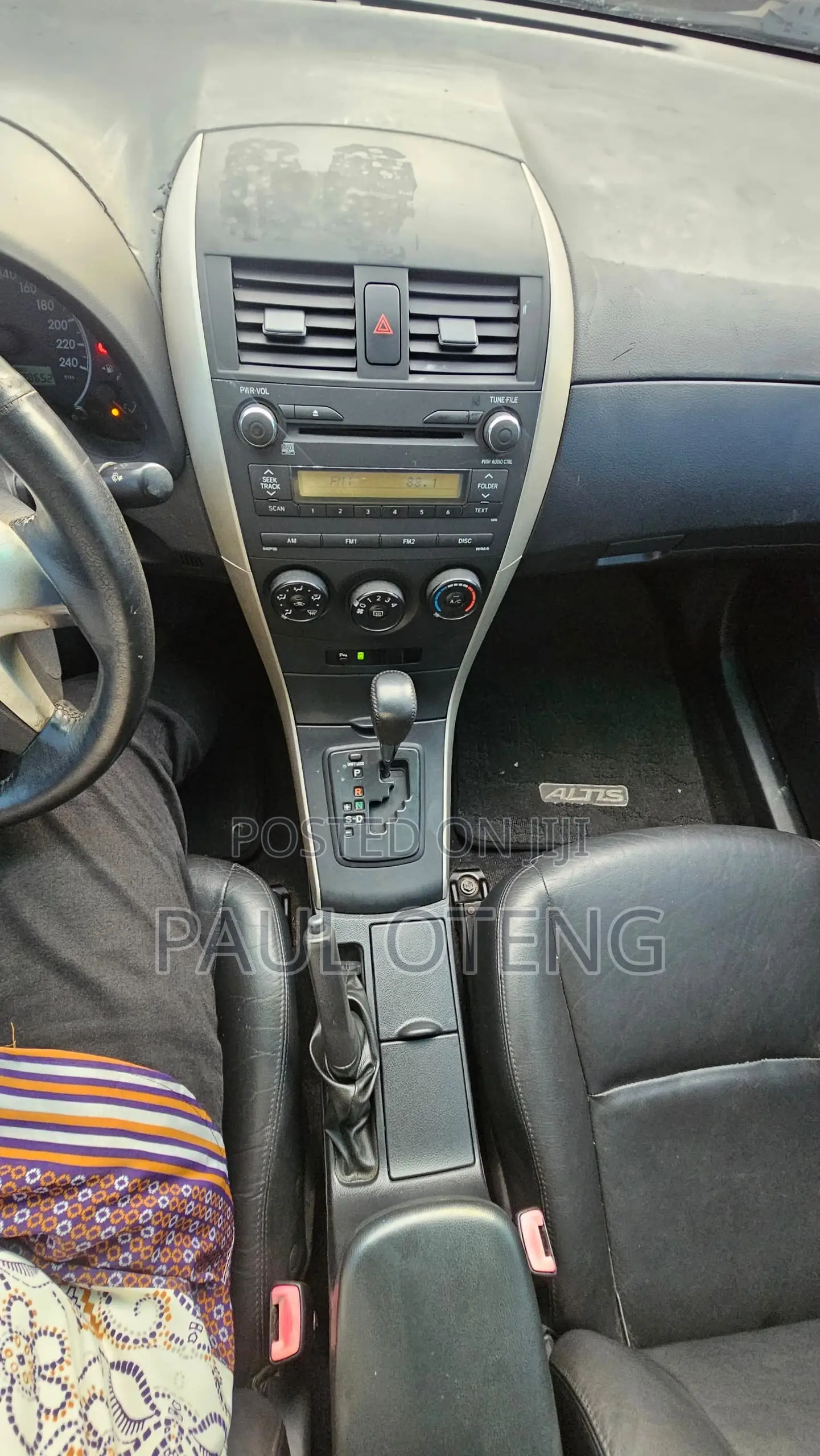Toyota Corolla Base 4dr Sedan (1.8L 4cyl 5M) 2010 Black