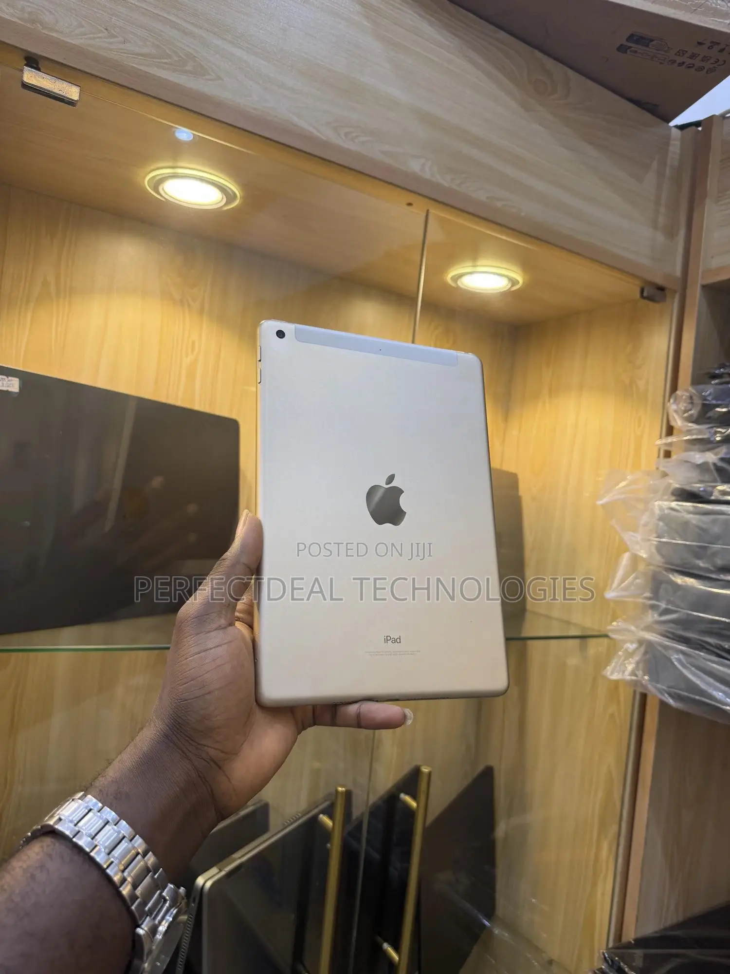 New Apple iPad 9.7 32 GB