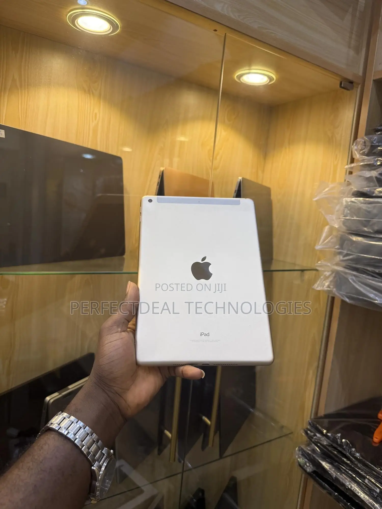 New Apple iPad 9.7 32 GB