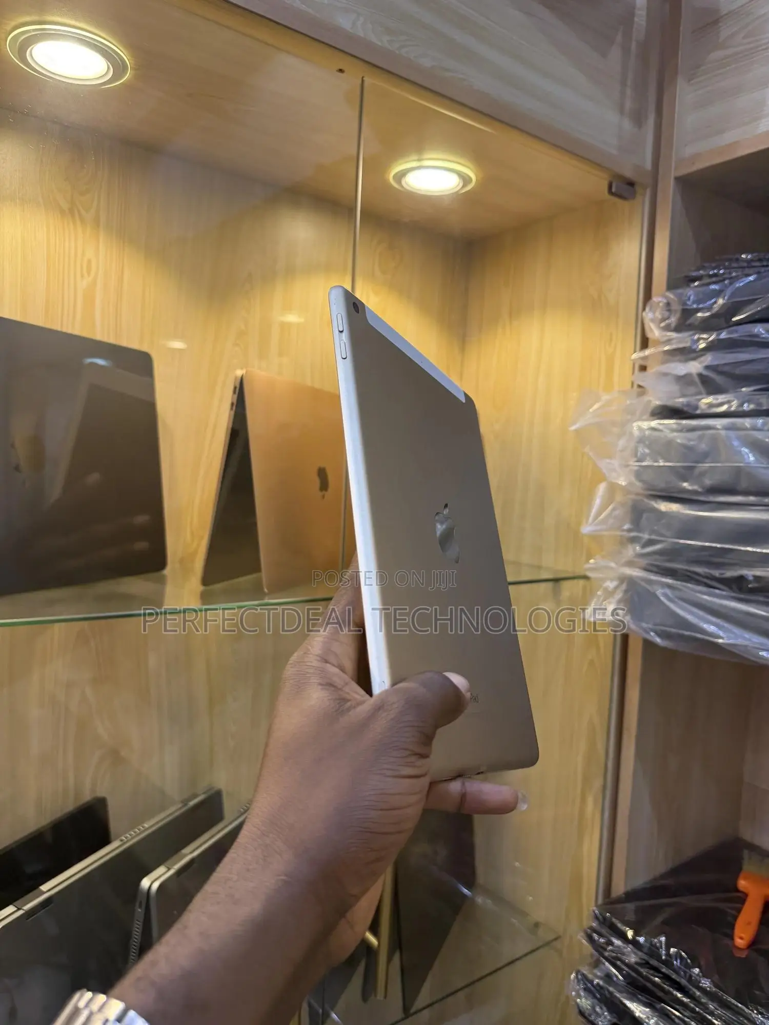 New Apple iPad 9.7 32 GB