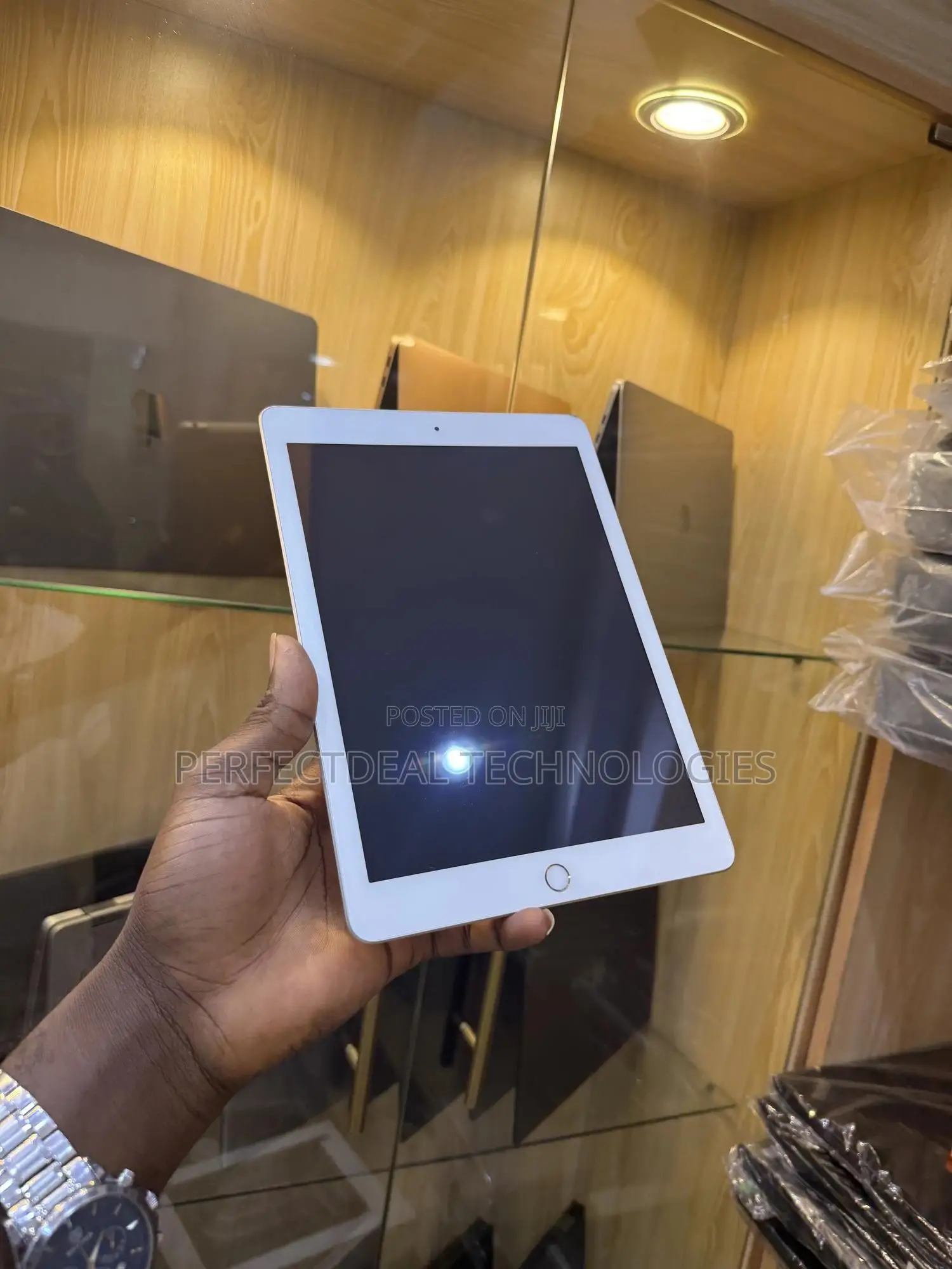 New Apple iPad 9.7 32 GB