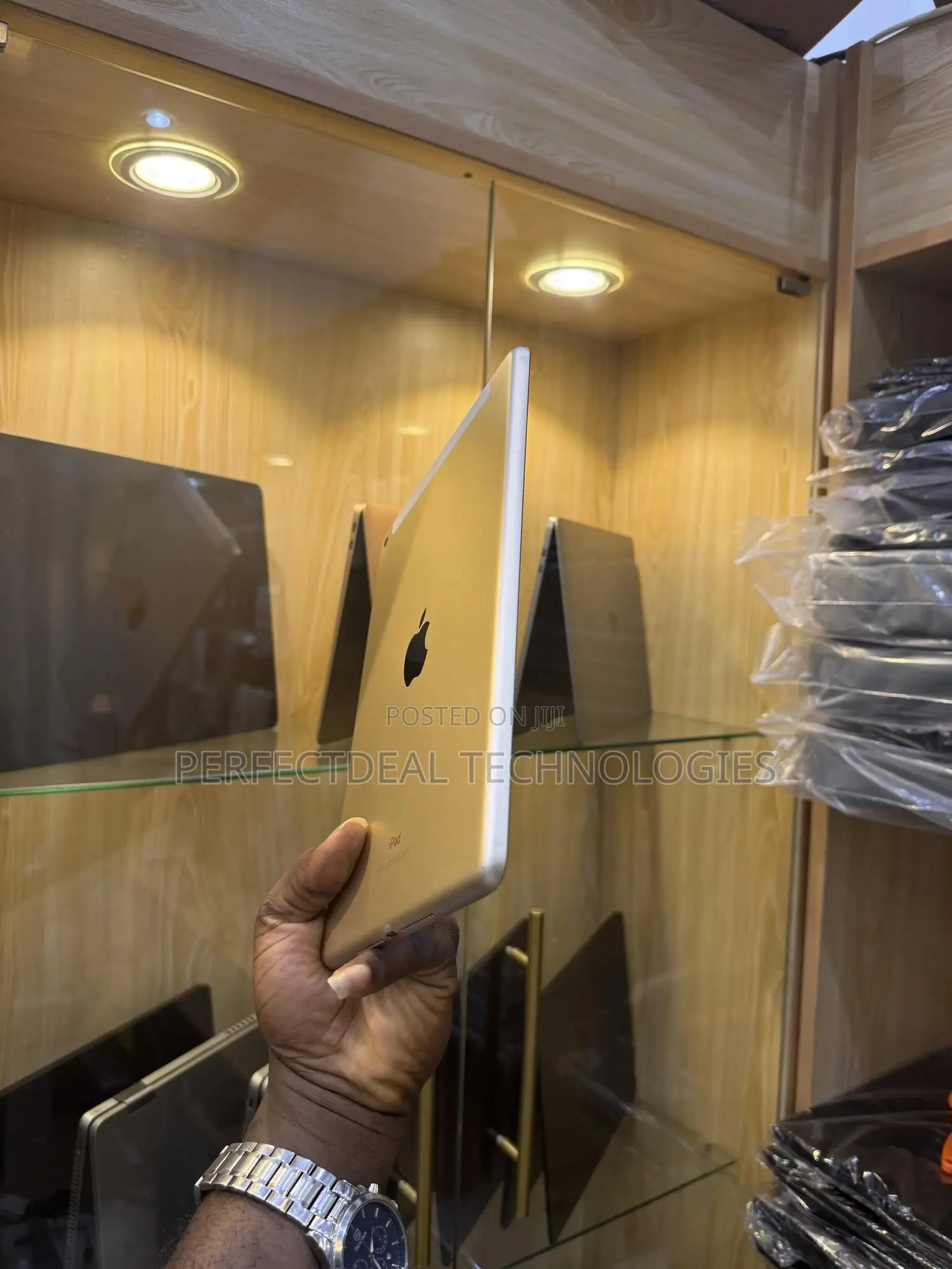 New Apple iPad 9.7 32 GB