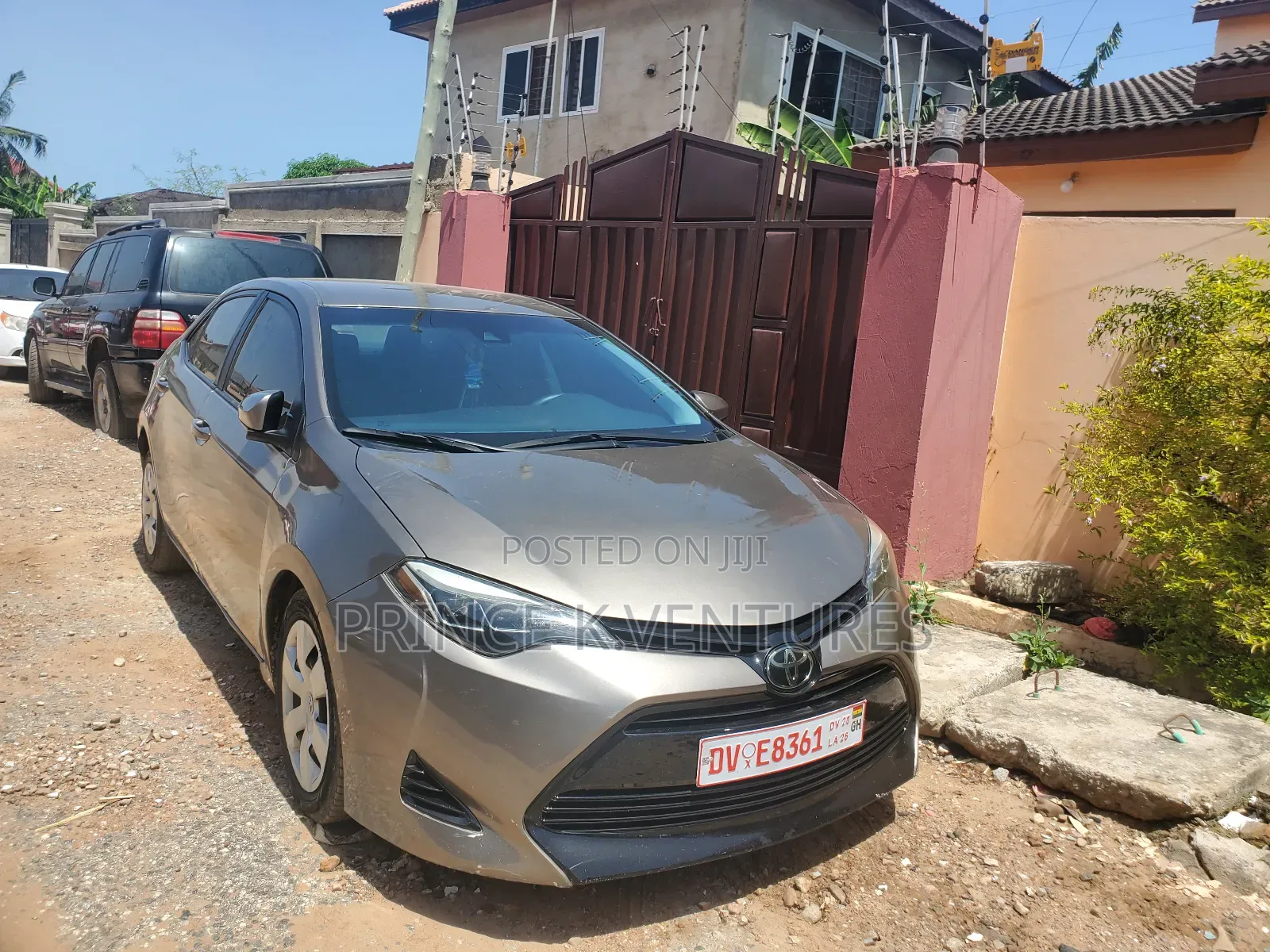 Toyota Corolla LE (1.8L 4cyl 2A) 2018 Brown